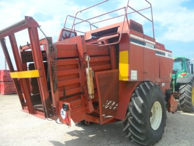 Hesston 4800 bálázó