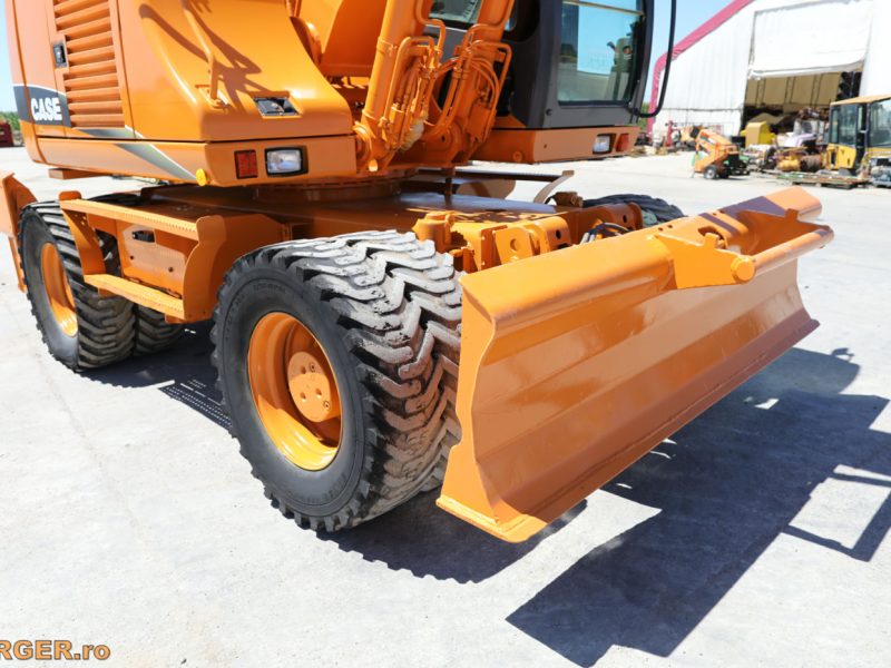 Case WX 145 gumikerekes kotró