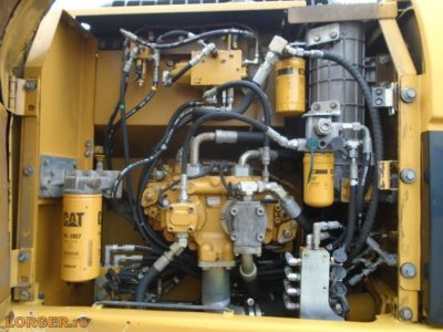 Caterpillar 323D lánctalpas kotró