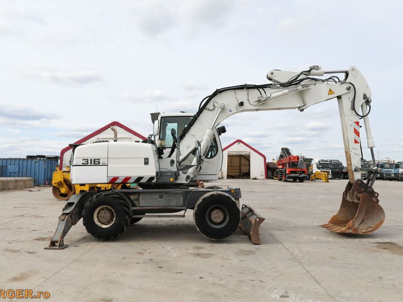 Liebherr A316 Litronic gumikerekes kotró