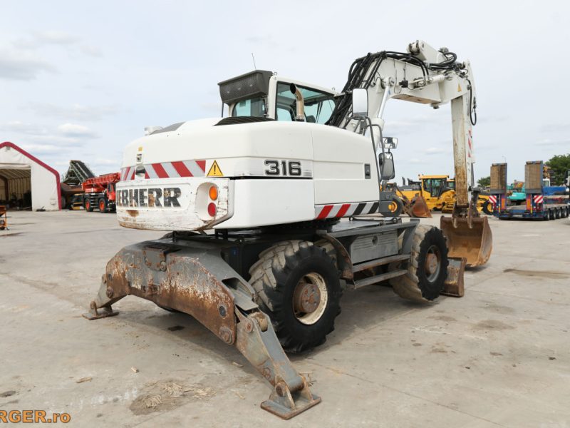 Liebherr A316 Litronic gumikerekes kotró