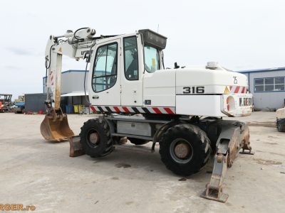Liebherr A316 Litronic gumikerekes kotró