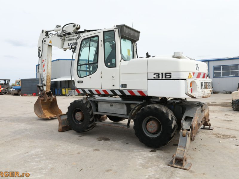 Liebherr A316 Litronic gumikerekes kotró