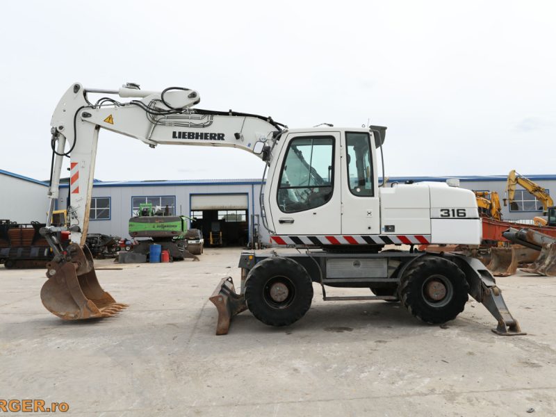 Liebherr A316 Litronic gumikerekes kotró