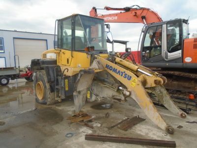 Dezmembrare incarcator frontal Komatsu WA200-5H