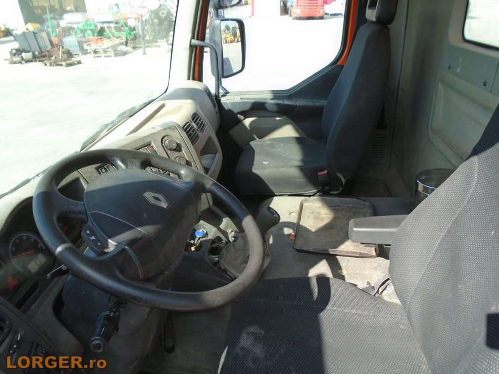 Camion Renault 240 cu macara