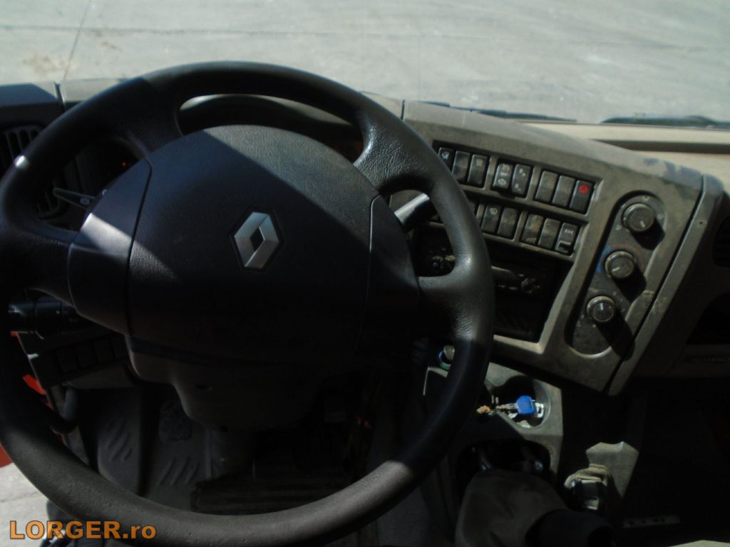 Camion Renault 240 cu macara
