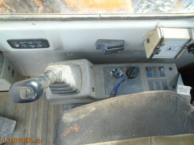 Excavator Hyundai Robex 110-7 pe senile de cauciuc
