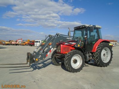 Massey Ferguson 5455 traktor homlokrakodóval