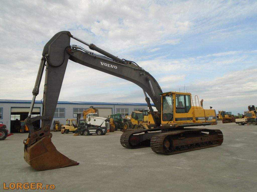 Excavator pe senile Volvo EC390