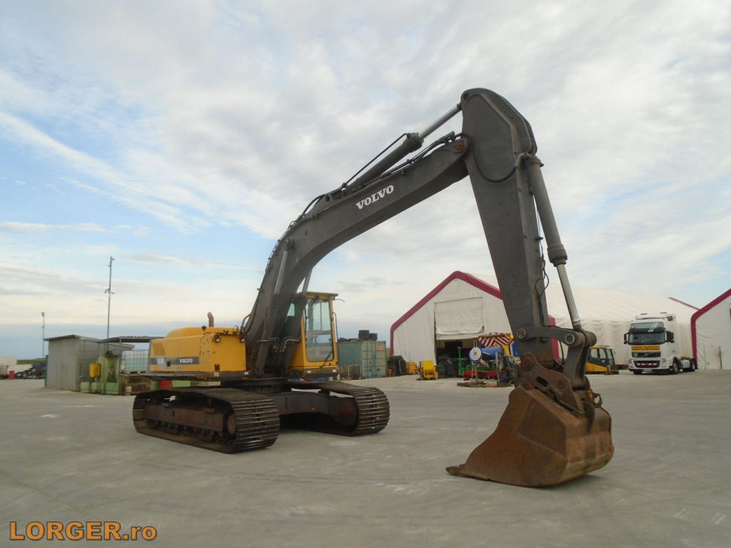 Excavator pe senile Volvo EC390
