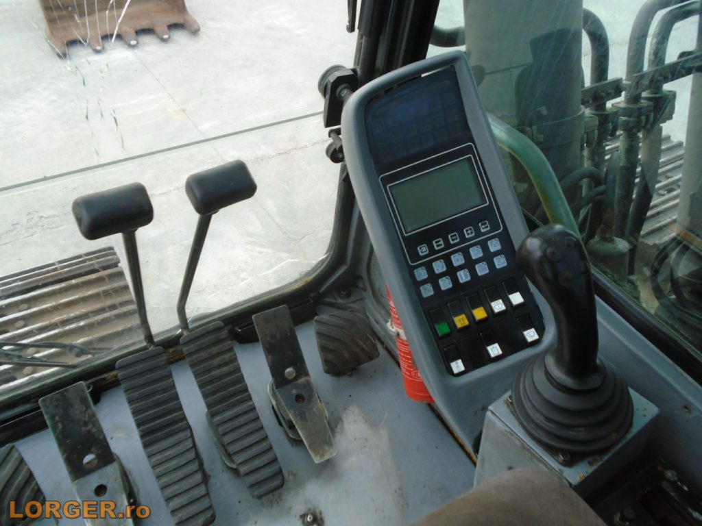 Excavator pe senile Volvo EC390