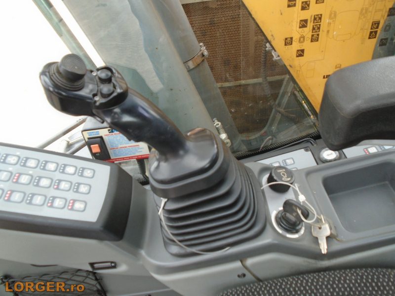 Excavator pe pneuri Liebherr A914 Compact