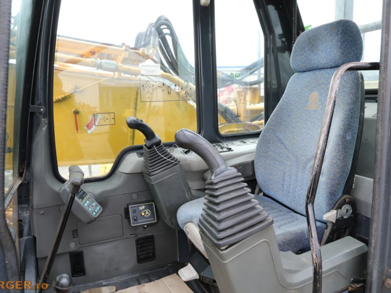 Excavator pe senile Komatsu PC340 LC-6K cu brat lung