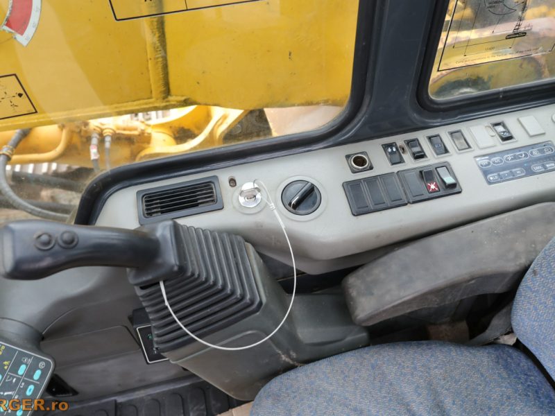 Excavator pe senile Komatsu PC340 LC-6K cu brat lung