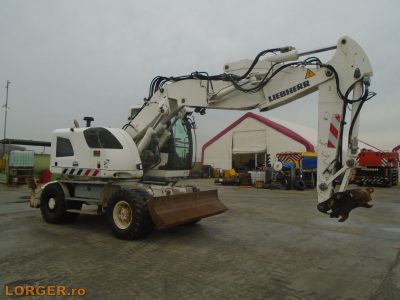Excavator pe pneuri Liebherr A918 Compact