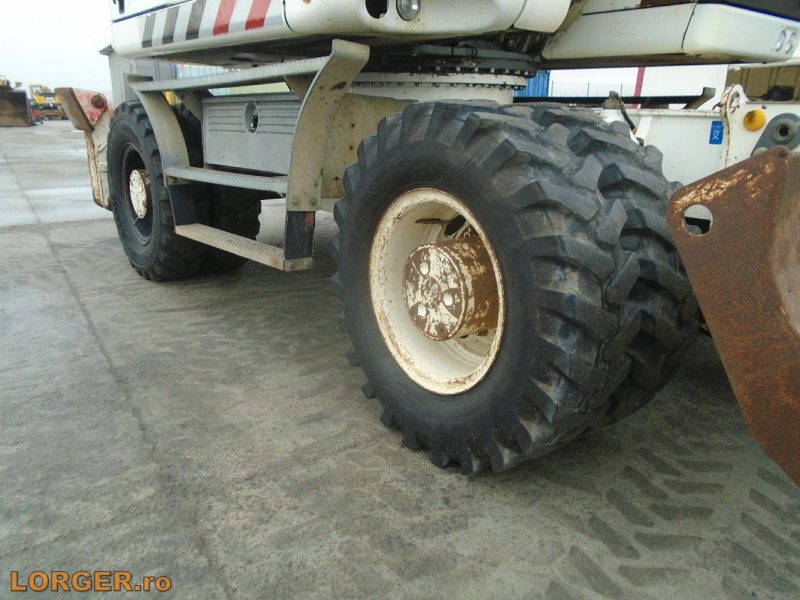 Excavator pe pneuri Liebherr A918 Compact