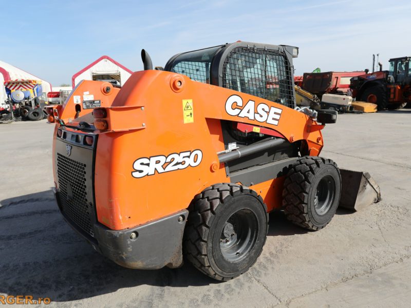 Mini-incarcator Case SR250
