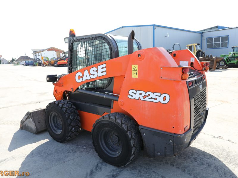 Mini-incarcator Case SR250