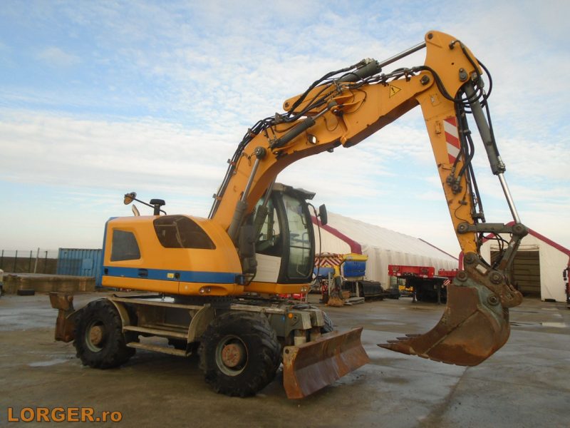 Excavator pe pneuri Liebherr A914 Compact