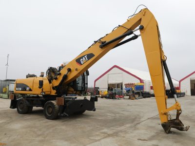 Excavator pe pneuri Caterpillar M322 D