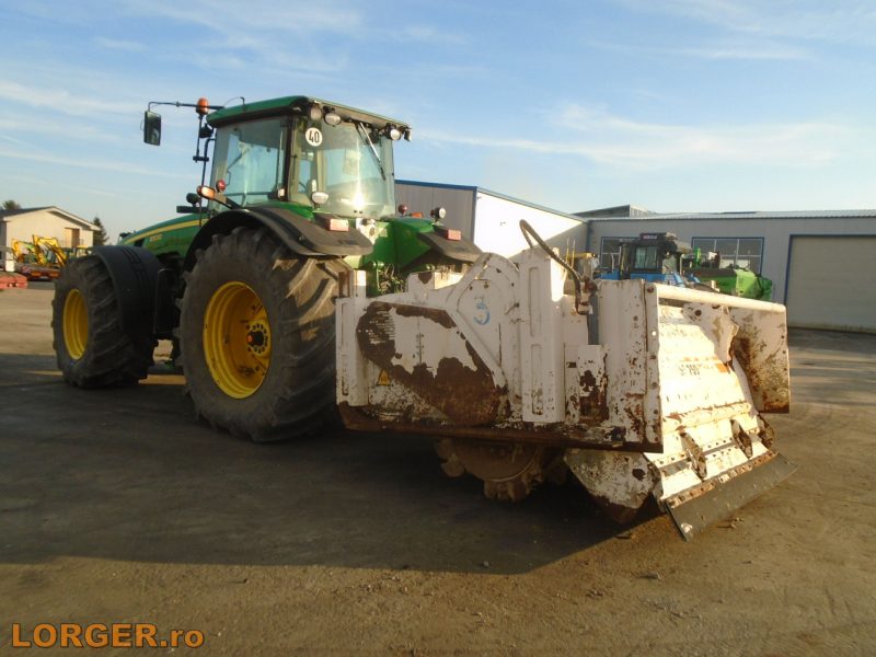 Tractor John Deere 8530 cu stabilizator de sol Wirtgen WS 250.