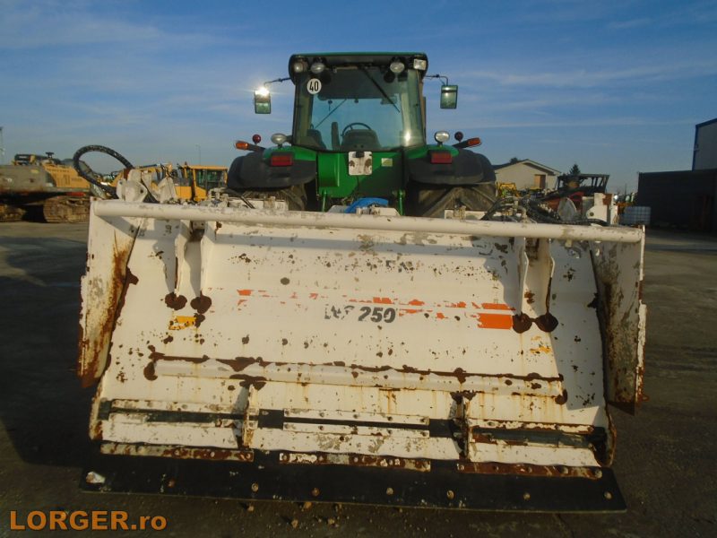 Tractor John Deere 8530 cu stabilizator de sol Wirtgen WS 250.