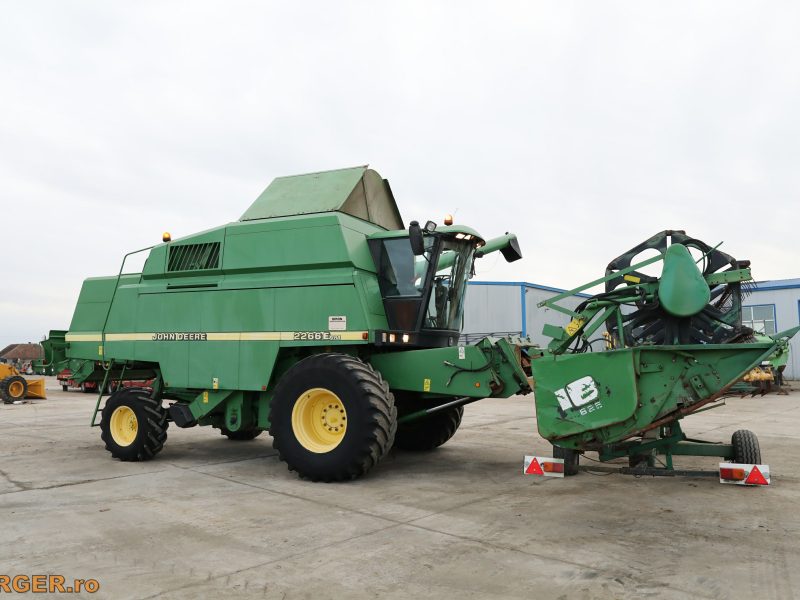 Combina John Deere 2266 E