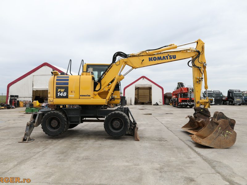 Excavator pe pneuri Komatsu PW148-10