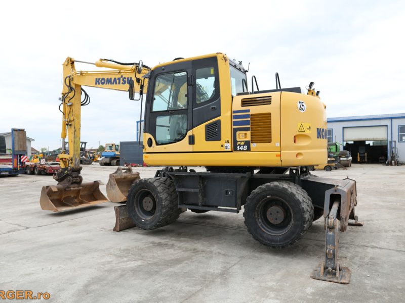 Excavator pe pneuri Komatsu PW148-10