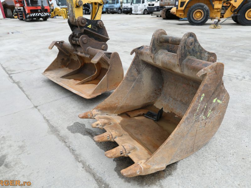 Excavator pe pneuri Komatsu PW148-10