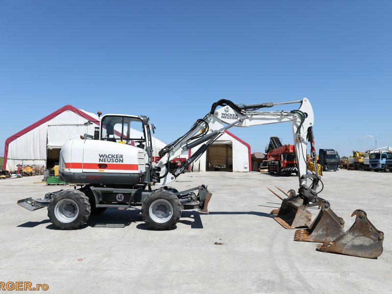 Excavator pe pneuri Wacker Neuson EW100