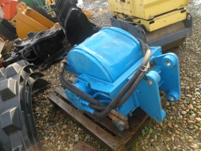 Freza de asfalt pentru buldoexcavatoare