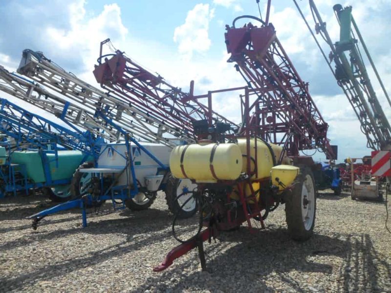 Erbicidator tractat Hardy de 2500 l