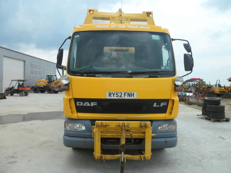 Autoutilitara DAF 55.170 cu sararita si lama zapada