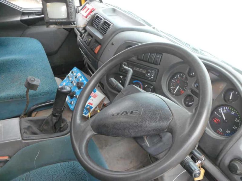 Autoutilitara DAF 55.170 cu sararita si lama zapada