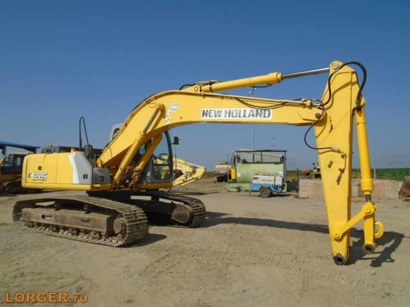 Excavator pe senile New Holland E215