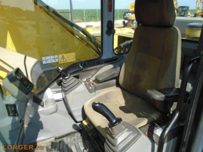Excavator pe senile New Holland E215
