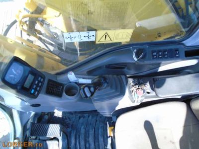 Excavator pe senile New Holland E215
