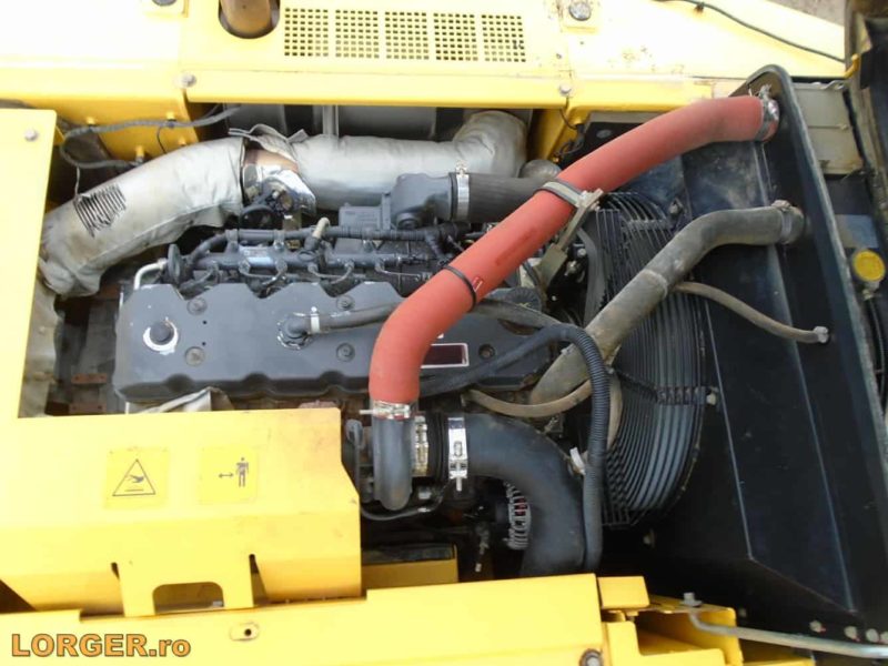 Excavator pe senile New Holland E215