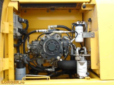 Excavator pe senile New Holland E215