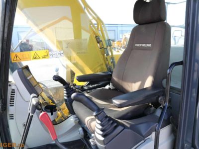 Excavator pe senile New Holland E215
