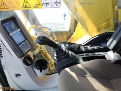 Excavator pe senile New Holland E215