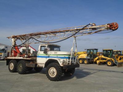 Camion ZIL 6x6 pentru forat puturi