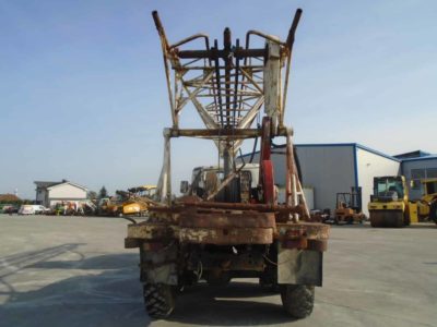 Camion ZIL 6x6 pentru forat puturi