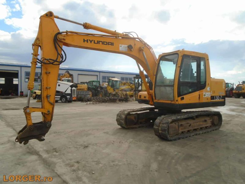 Excavator Hyundai Robex 110-7 pe senile de cauciuc