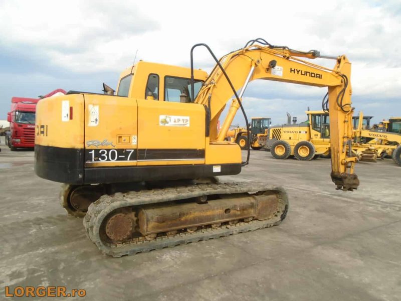 Excavator Hyundai Robex 110-7 pe senile de cauciuc