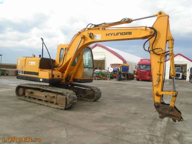 Excavator Hyundai Robex 110-7 pe senile de cauciuc