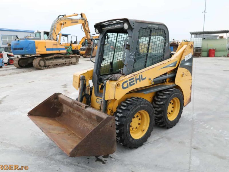 Mini-incarcator Gehl R135