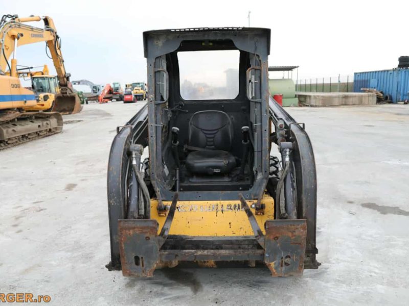 Mini-incarcator New Holland L215